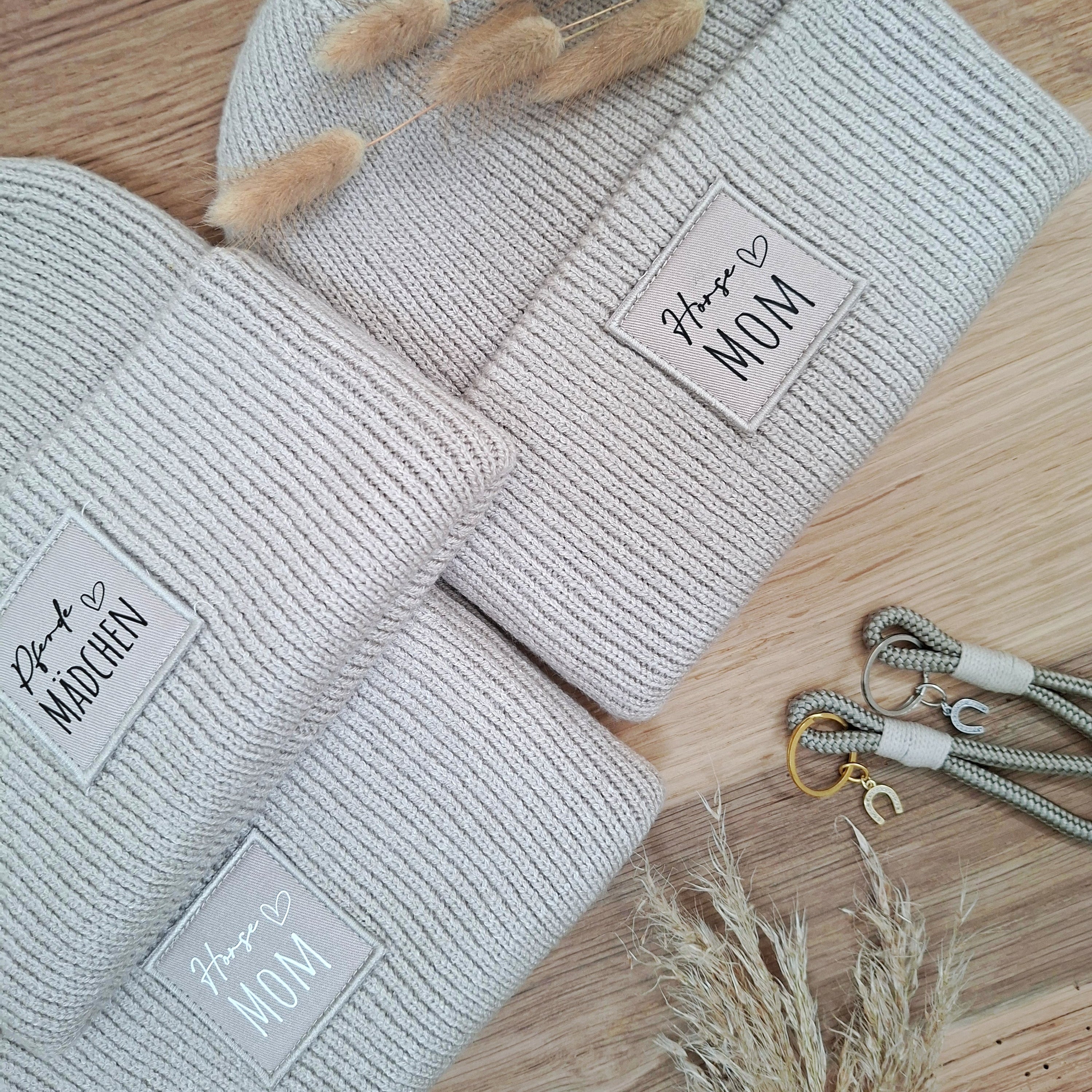 Gerippte Mütze mit Wunschtext