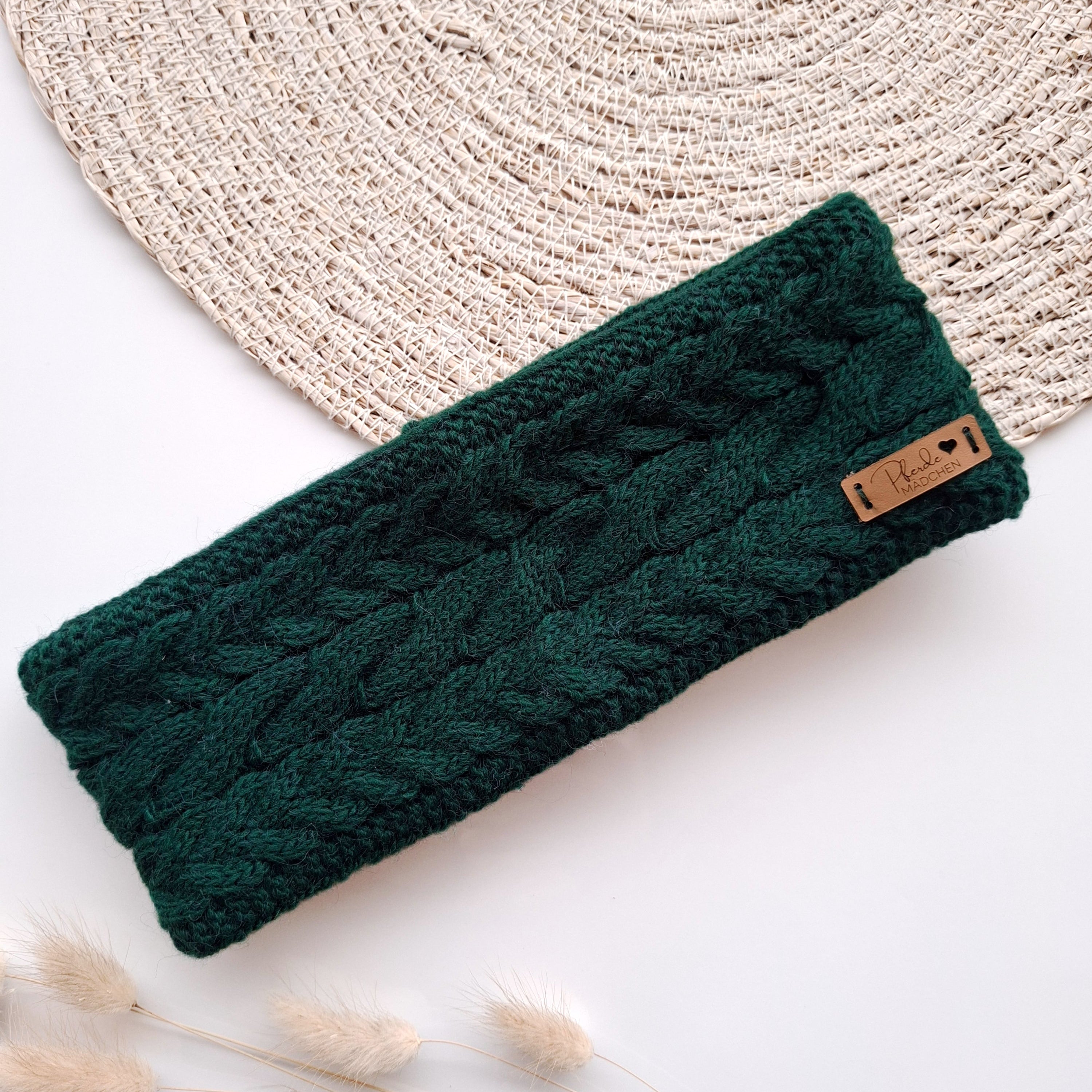 Stirnband-Zopfmuster mit Lederetikett