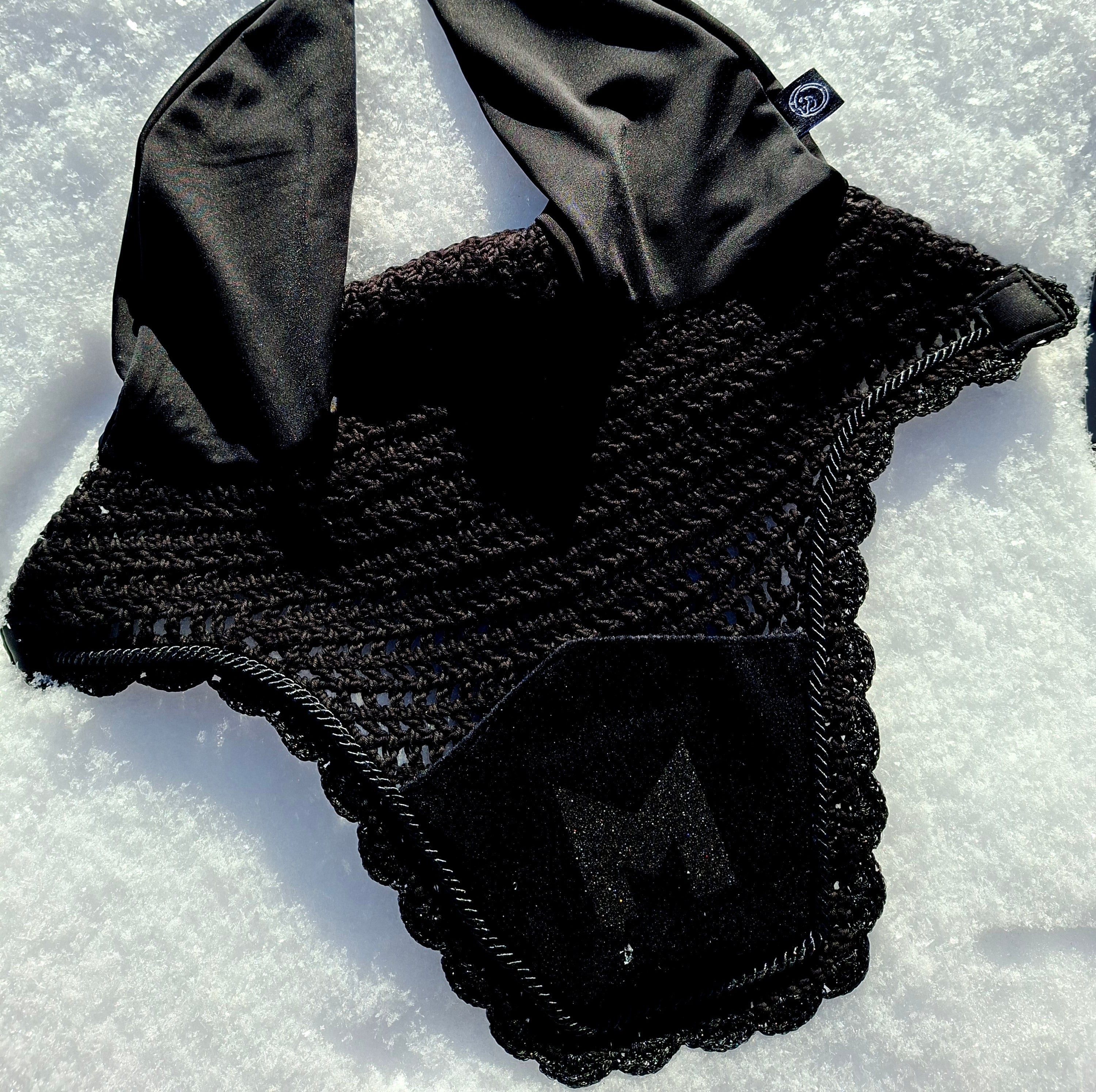 Fliegenhaube mit Glitzerbuchstabe