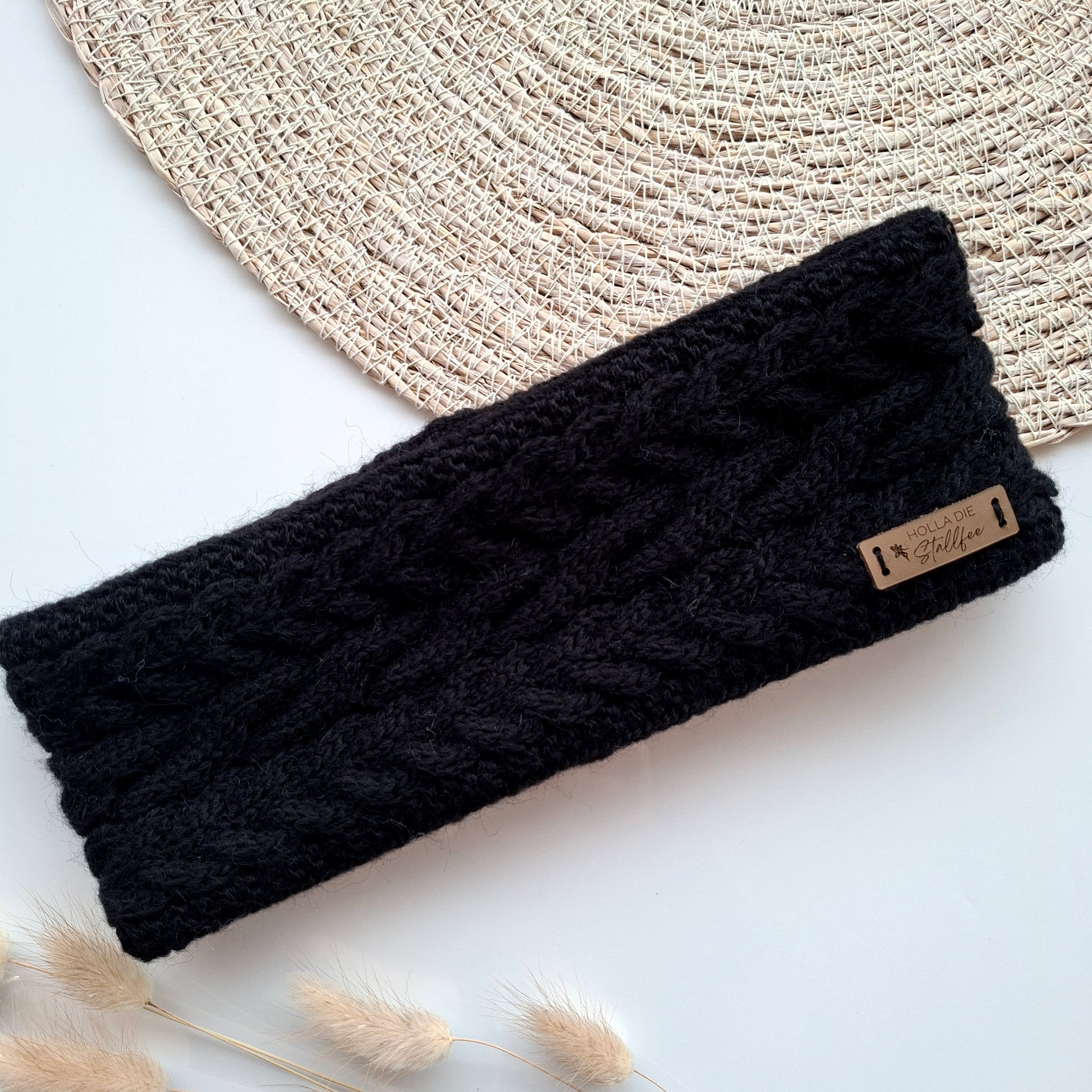 Stirnband-Zopfmuster mit Lederetikett